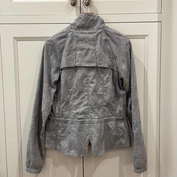 Lululemon Travel to Track Jacket Gray—Excellent Condition! Pockets-Lightweight-4 - Picture 8 of 13